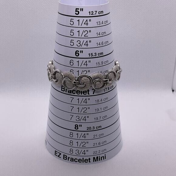 Vintage Silver-Tone Textured Circle-Link Bracelet With Secure Clasp - Picture 2 of 11